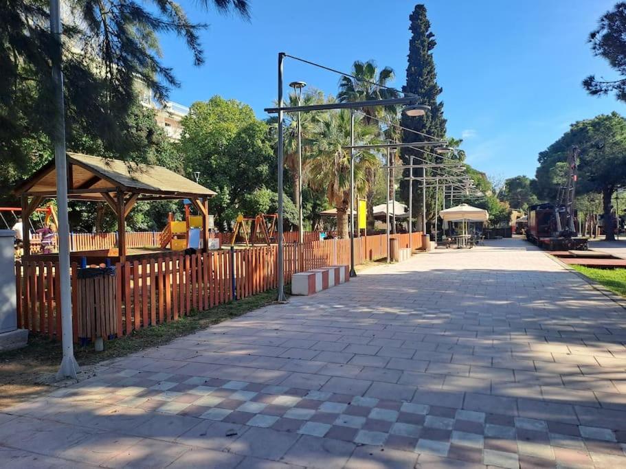 Δίπλα Στο Πάρκο Apartment กาลามาตา ภายนอก รูปภาพ